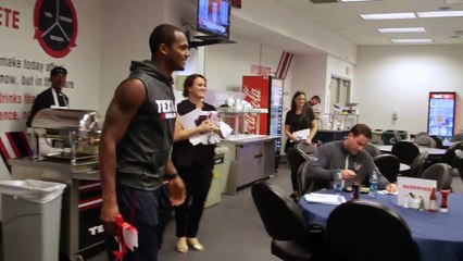 Il donne son salaire de joueur NFL pour les réfugiés de l'ouragan Irma à Houston !