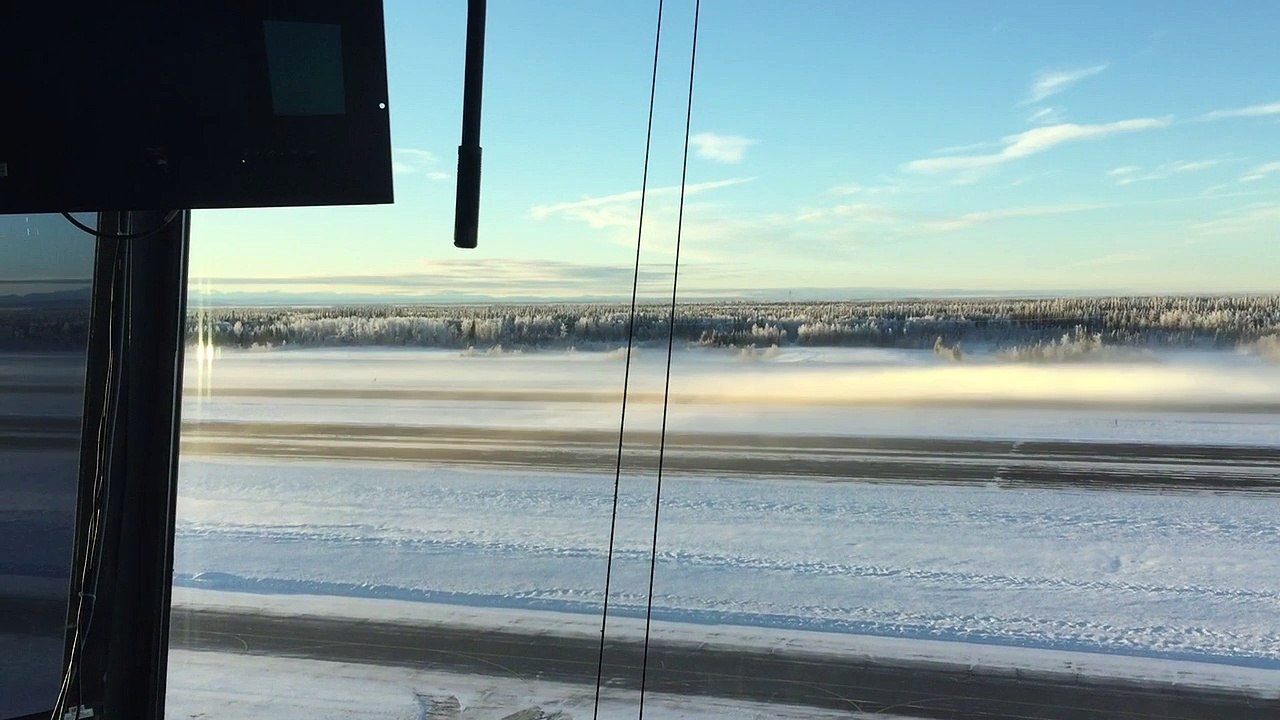 Vortex de glace créés par ces avions de chasse F-16 au décollage en Alaska !