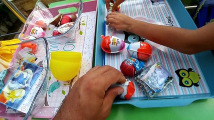 2 PAMUK PRENSES BALONLAR İÇİNDE KİNDER SÜRPRİZ ARIYORLAR, KİM KAZANACAK