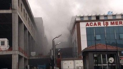 Esenyurt'ta Dört Katlı Bir Kauçuk Fabrikasında Yangın Çıktı.