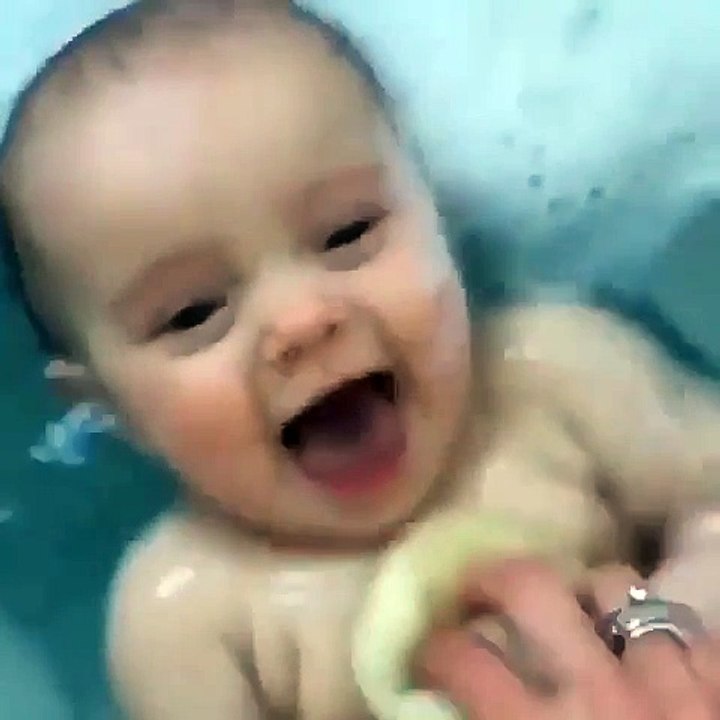 During the bath, red chan! Angels smile