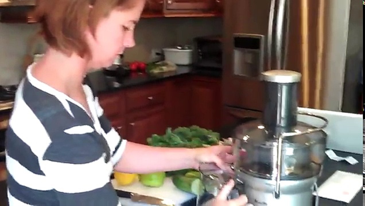 Green Juice Recipe: Juicing kale with the Breville Juicer