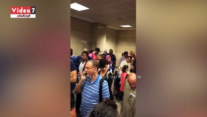 تداول فيديو لغلق أبواب الخروج وحجز ركاب الرحلة 914 فى مطار القاهرة