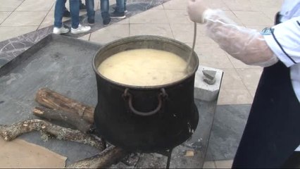 Öğrenciler Kampüste Bir Kazan Aşure Kaynattı