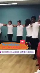 Ο Σάκης Ρουβάς χορεύει πεντοζάλη στη Νέα Υόρκη