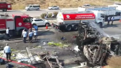 Akaryakıt Yüklü Tanker Kamyona Çarptı