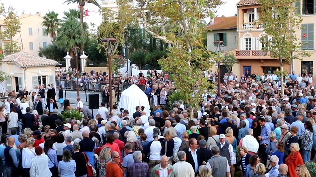 Une statue, le cadeau de Saint-Tropez à Brigitte Bardot pour ses 83 ans