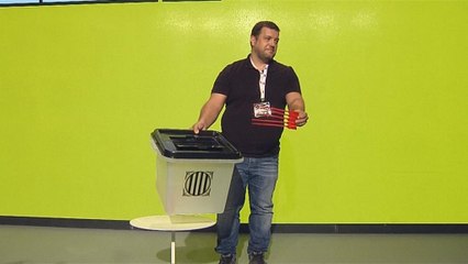 Governo da Catalunha apresenta urnas de voto