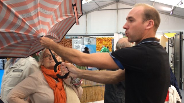 Un parapluie révolutionnaire à la foire-exposition
