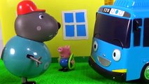 Peppa Pig e George Ajudam o Tayo no Reboque do Vovô Cão! Toys Novelinha Peppa 타요 장난감 Тайо Игрушки