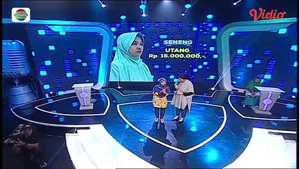 Mikrofon Pelunas Hutang: Perjuangan Ibu Seneng Sebagai Penjual Nasi Kuning