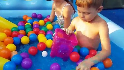 Fun with Gelli Baff in kids pool. Bath time and play time.