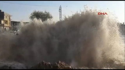 Mardin Nusaybin'de Patlayan Su Hattı İlçeyi Gölü Çevirdi