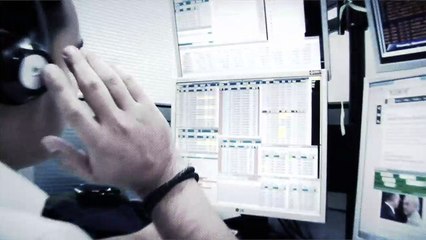 Em dia de vencimento, Dólar tem forte queda