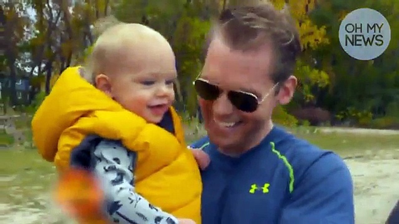 Cet homme aveugle réussit à voir pour la première fois sa femme et son bébé dans une émission de Télé !