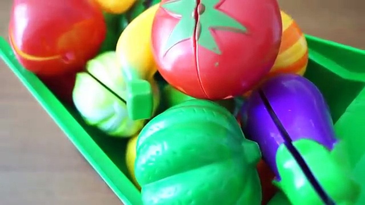 Learn names of fruits and vegetables / Toy velcro / Cutting fruits and vegetables.