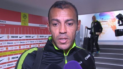 8e j. - Hilton: "Je me donne à fond sur le terrain, même si j'ai 40 ans"