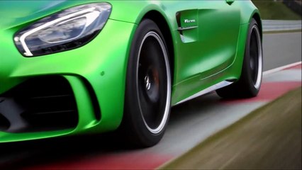 2018 Porsche 911 GT2 RS VS 2018 Mercedes AMG GTR-Egd3GnpHGzs