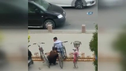 Hırsızların Saniyeler İçinde Kilidi Kırıp Bisikleti Çaldıkları O Anlar Böyle Görüntülendi