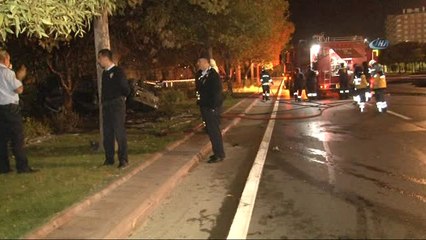 Konya'da Korkunç Kaza. Direğe Çarpan Aracın İçerisindeki 5 Kişiden 3'ü Yanarak Can Verdi