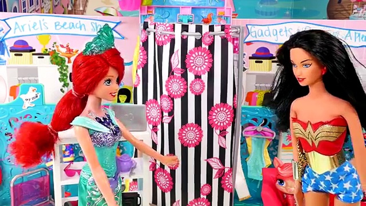 WONDER WOMAN Visits LITTLE MERMAID Ariels Beach Shop | BARBIE SUPERHERO EPISODES