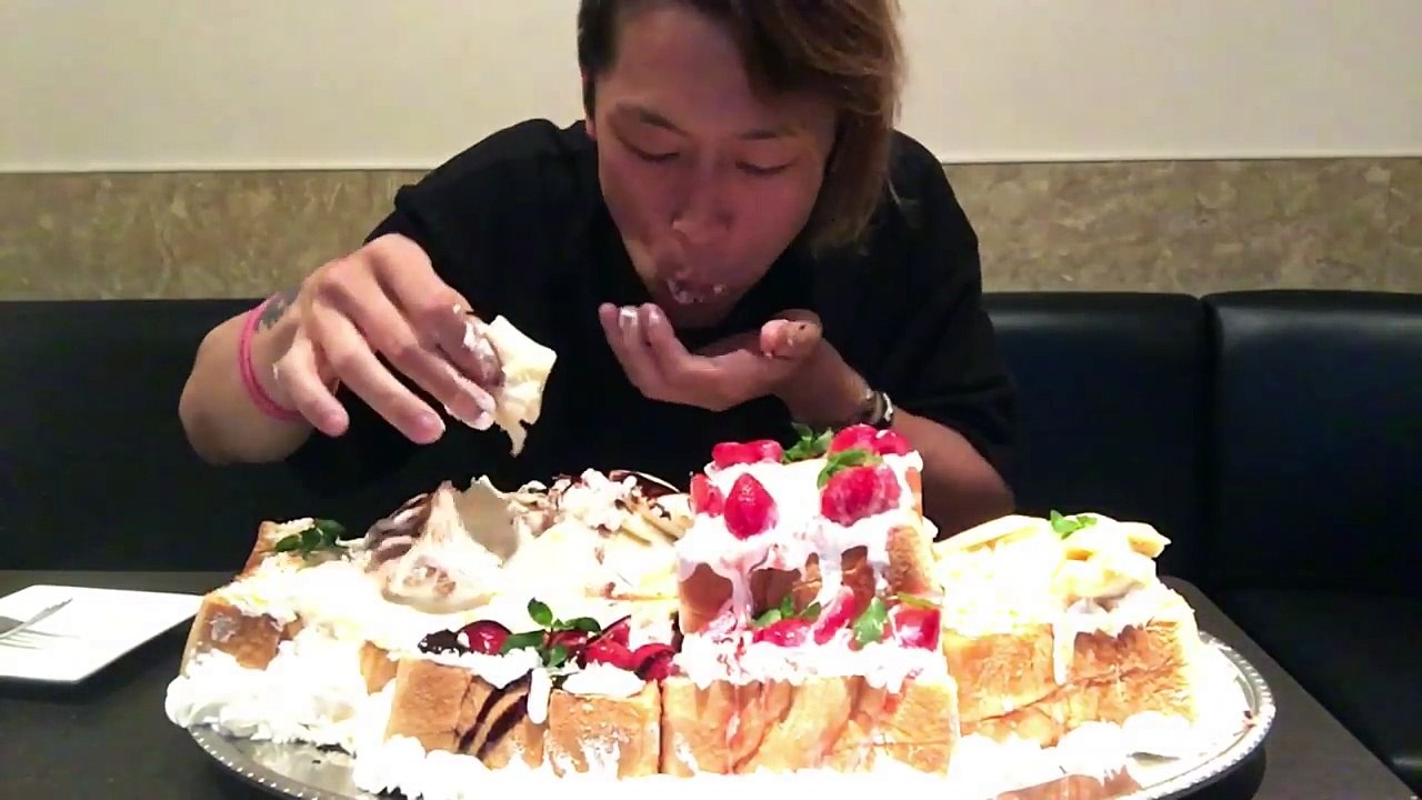 【⚠️閲注、早食い】デカ盛りハニートーストチャレンジ‼️【大食い】【MAX鈴木】