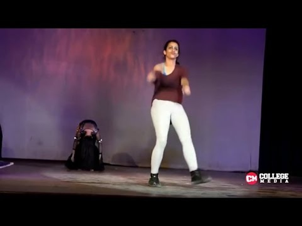 IIT Mumbai and Roorkee Girls Dance at Baby Doll Mood College