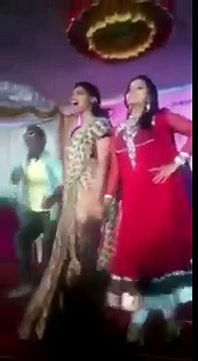 amrapali collector dance on stage