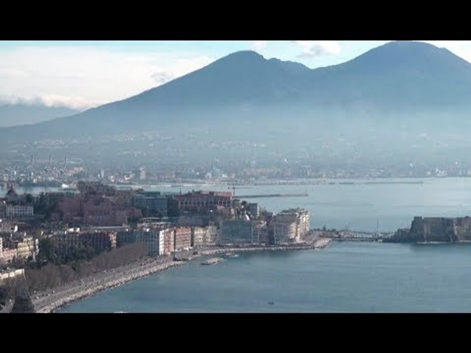 Napoli - Arredi e gazebo nel centro storico, intesa tra Comune e Soprintendenza (02.08.17)