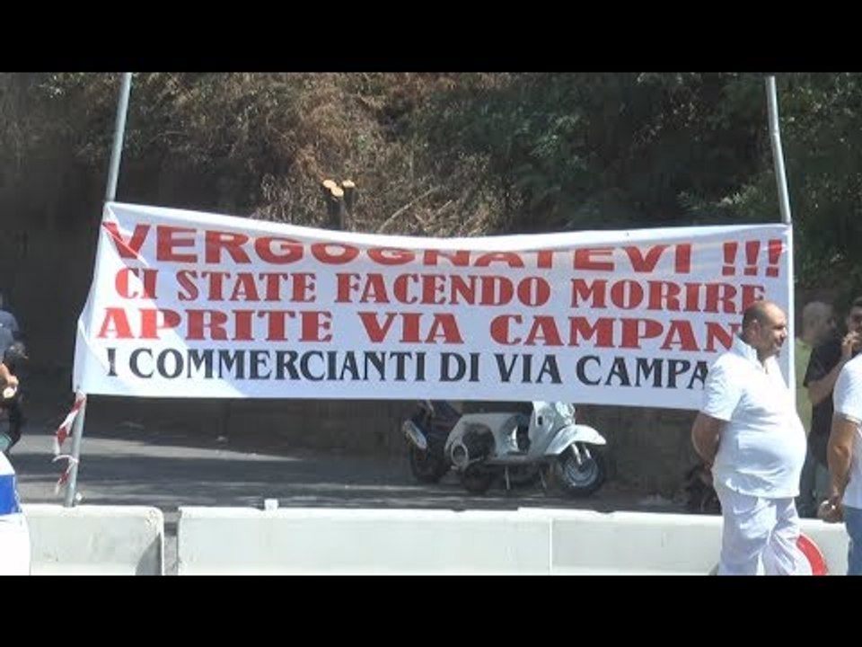 Pozzuoli (NA) - Chiusa Via Campana, protestano i commercianti (03.08.17)