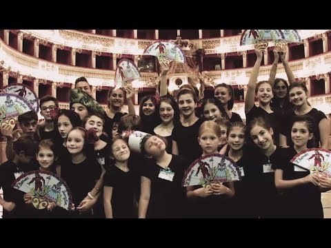 Napoli - Teatro San Carlo, i ragazzi del campo estivo celebrano Il Barbiere di Siviglia (04.08.17)