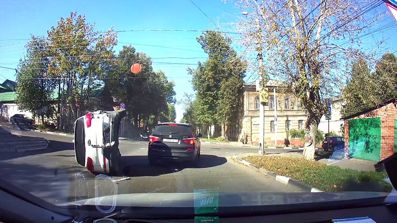 Accident à un carrefour en Russie..