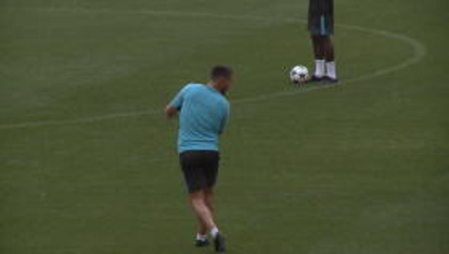 Hazard ready to start against Man City - Conte