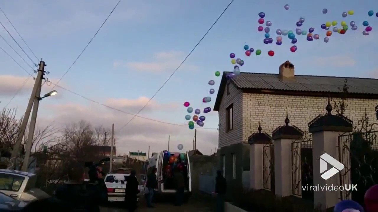 1000 ballons d'hélium lâchés dans le ciel pour l'anniversaire de cette fillette !