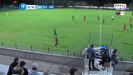 Coup franc repoussé par la défense grenobloise