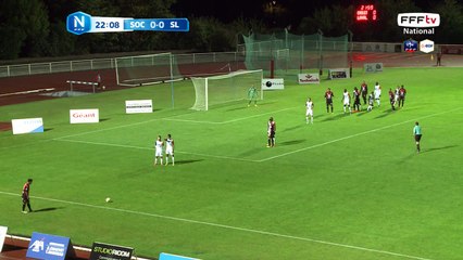 Coup franc bien frappé mais y a une faute dans la surface.