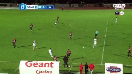 La frappe de MAYELA un peu retenue passe à coté.