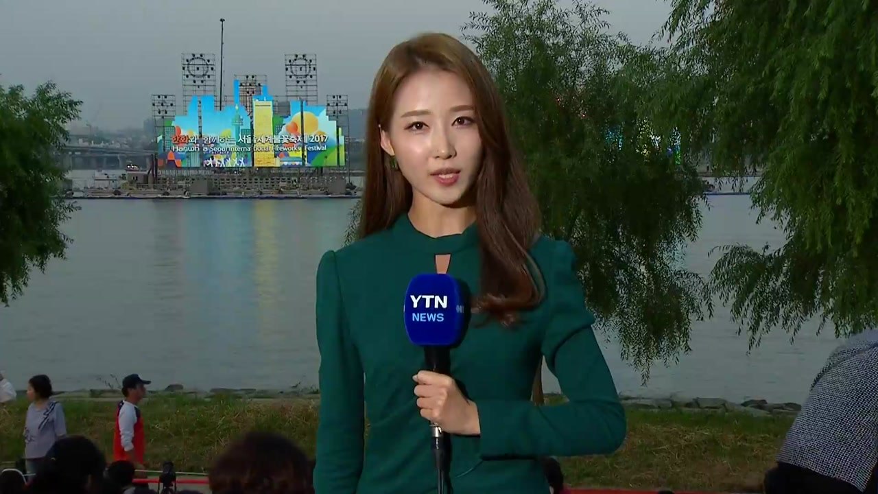 [날씨] 화려한 불꽃의 향연...2017 여의도 불꽃축제 / YTN