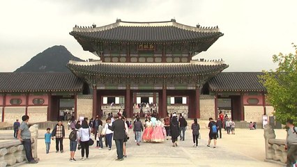 "연휴 첫날은 가족·연인과"...한강변·고궁 등 나들이객 북적 / YTN