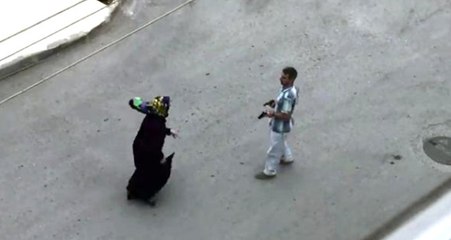 Silahlı Şahsı Gören Adam Kaçtı, Karısı Tek Başına Mücadele Verdi