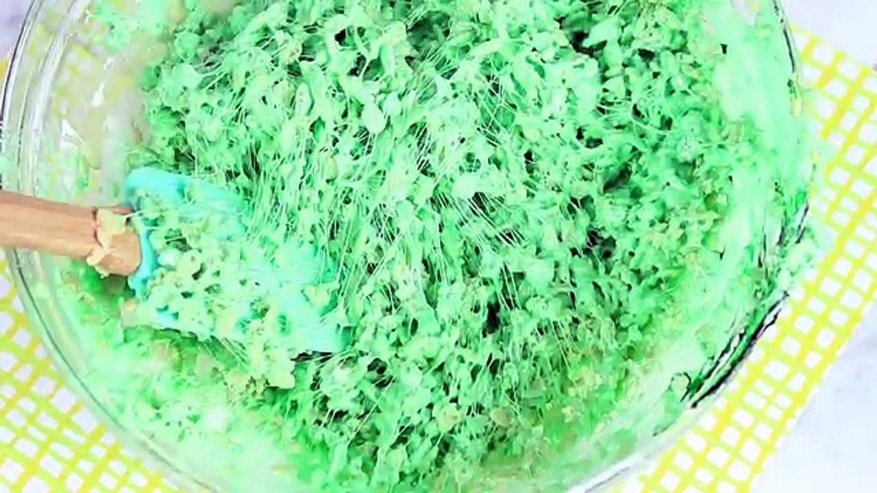 How to Make Watermelon Rice Krispie Treat Pops!
