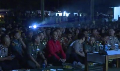 Ketika Jokowi Nobar G30S/PKI Sambil Lesehan