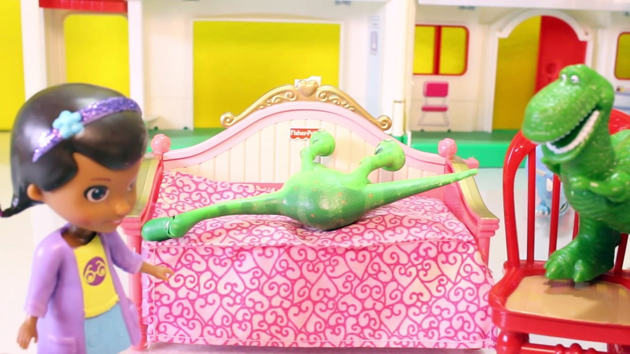 DINOSAUR HOSPITAL Doc McStuffins Toys Video with Good Dinosaur ARLO Cheese-Puffs-Itis