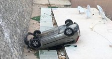 Park Etmek İsteyen Sürücü Gaza Basınca 5 Metreden Aşağı Uçtu