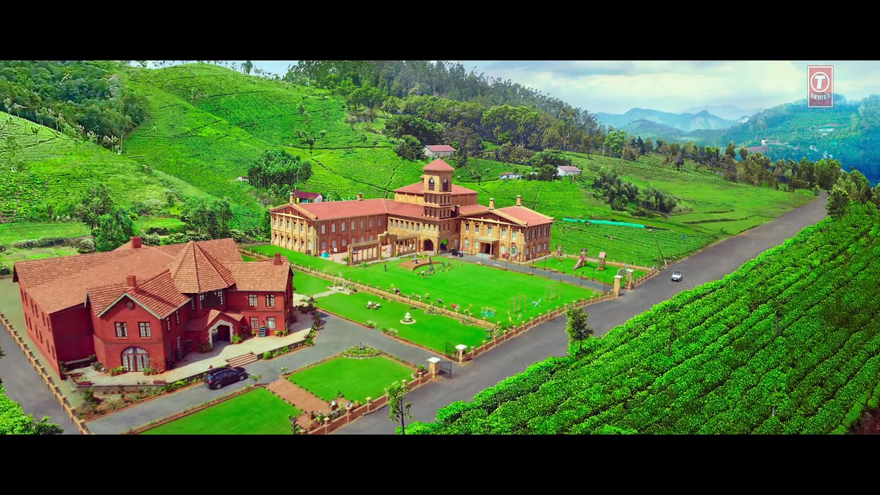 Maine Tujko Dekha (Golmaal Again) - [Ajay Devgn, Parineeti, Arshad, Tusshar, Shreyas, Tabu]