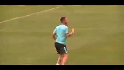 Eden Hazard mimicking Raheem Sterling's style of play.