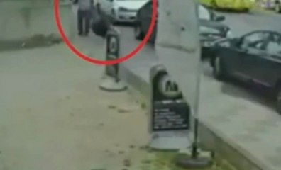 Kadına Önce Omuz Sonra Yumruk Attı