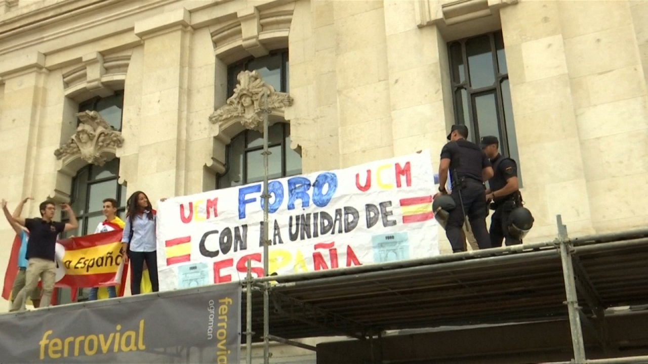 Thousands gather outside Madrid's city hall in protest of Catalonia independence referendum