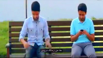 اقفل سماعة بوجه امه ايتحدث مع صديقة   ستبكي مما حدث له