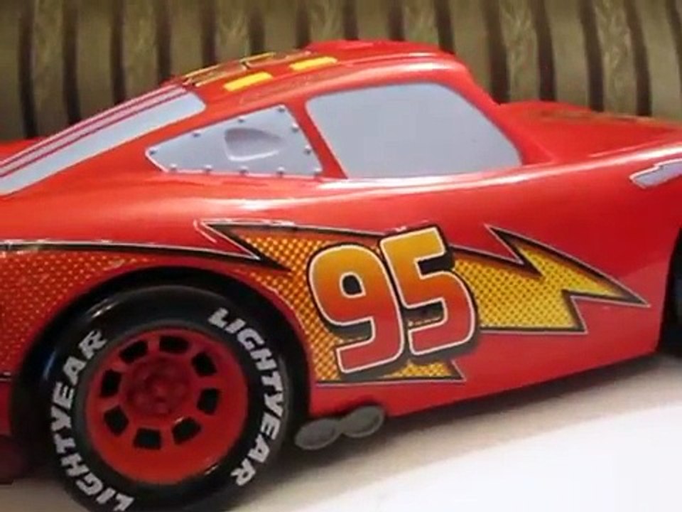 Lightning McQueen - Talking car - Toy review
